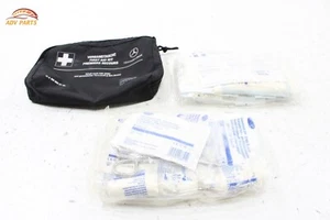 2015 - 2020 MERCEDES GLA250 X156 EMERGENCY MEDICAL FIRST AID KIT W/ BAG CASE OEM - Foto 1 di 5