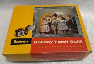 Vintage Kodak Brownie Urlaubskamera mit Blitz und Trageriemen - Bild 1 von 11