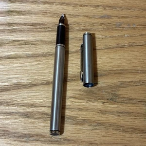 Pelikan Signum P530 F Fountain Pen Very Good (7B) - Picture 1 of 10