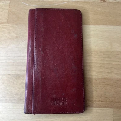 Cartera de cuero liso roja plegable doble HOBO International de colección cubierta de chequera Foto 1 de 4