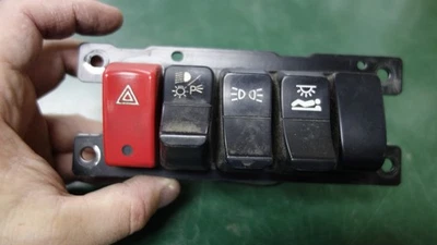 Kenworth T680开关面板带四个开关 — 第 1/2 张图片