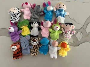 Konvolut 17 Personen und Tiere Plüsch Fingerpuppen Spielzeug - Bild 1 von 1