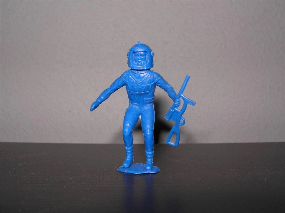 MPC Astronauta con Rifle Láser Años 60 - Plástico Azul Foto 1 de 1