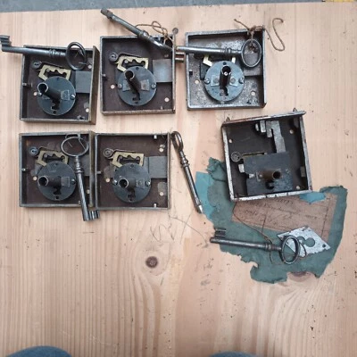 Lot 5  Serrure armoire ,  gauche Ou Verticale +1 Serrure A Encloisonner  - Photo 1/4