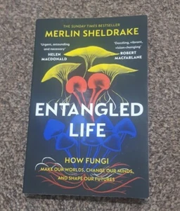 Entangled Life: The phenomenal Sunday Times bestseller exploring how fungi make - Picture 1 of 4