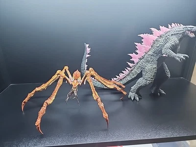 Hiya Toys Scyilla And Bandai Godzilla Ichibansho Evolved Читайте описание. - Изображение 1 из 4