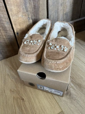 MOCASÍN UGG ANSLEY BRILLANTE CRISTAL SWAROVSKI CASTAÑO EE. UU. 7 Foto 1 de 4