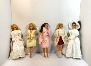 Vintage 1966 - 1990 Mattel Barbie Puppe Konvolut 5 Puppen Hochzeit und Häkelkleidung - Bild 1 von 17