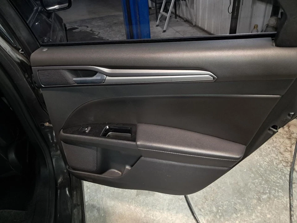 2015 Ford Fusion Rear Right Door Panel Trim Black OEM Used 136K Miles Foto 1 de 4