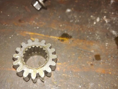 Honda CR125M 1974 cigüeñal derecho engranaje y perno Foto 1 de 2