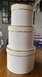 3 stabile, runde weiße Pappschachteln mit Deckel und Goldrand - Bild 1 von 1