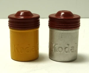 (2) Vintage Kodak leere geprägte Metallfilmdosen m. Deckel silber gelb rot/rost - Bild 1 von 13