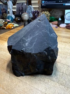 Pietra preziosa minerale shungite punto torre sei lati importata dalla Carelia Russia 208 - Foto 1 di 7