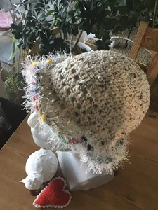 Häkel-Hut/Krempe mit Effektgarn/ Handarbeit vom Wol(l)kenschäfchen - Bild 1 von 7