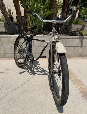 Schwinn 1952 Leader 26" Mens bicycle  - Image 1 of 4