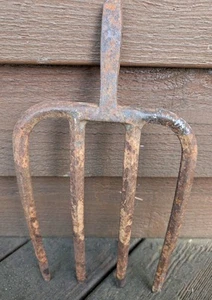 Herramienta primitiva horquilla de 4 puntas planas de metal rústico antiguo vintage - Imagen 1 de 6