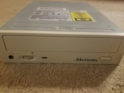 Universal Buslink CD-RW Drive LTR-24102B 24x10x40x - Image 1 of 4