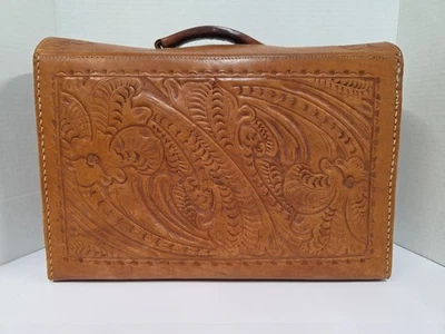 Hermoso maletín vaquero vintage maleta cuero mecanizado a mano patrón floral  Foto 1 de 4