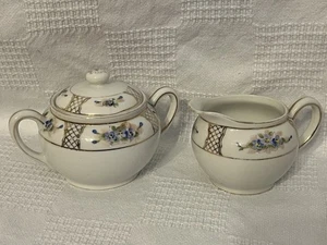 De colección Rising Sun Nippon pintado a mano crema y azúcar violetas celosía dorada c 1911 - Imagen 1 de 11