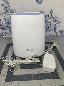 Netgear Orbi RBR40 Router AC2200 Tri-band WiFi W/ Network & Power Cable (B1) - Picture 1 of 9