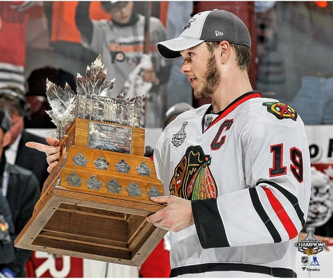 Jonathan Toews Chicago Blackhawks 2010 Champs Raising Conn Smythe 8" x 10" Photo Cover