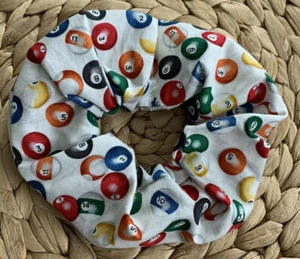 Neu Pool Ball Stoff Haar Scrunchie Haargummi Handarbeit in USA - Bild 1 von 1