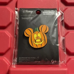 Disney Loungefly Mickey Mouse Calabaza Jack O Linterna Esmalte Prendedor Brilla en la Oscuridad NUEVO - Imagen 1 de 2