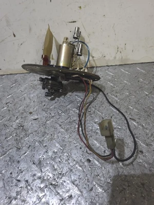 SUZUKI GSXR 600 1997-2000 OEM BOMBA DE COMBUSTIBLE UNIDAD DE ENVÍO MONTAJE ESTADO DE FUNCIONAMIENTO Foto 1 de 4