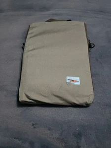 Tom Bihn vertical computer sleeve bag - light use fits Up To 16" X 12" computer - Picture 1 of 3