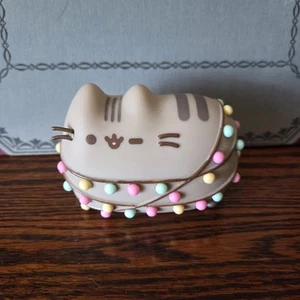 Pusheen The Cat Vinyl Figure With Christmas Lights - Picture 1 of 3