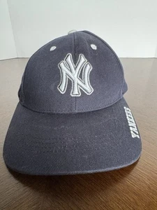 New York Yankees MLB Adjustable Cap By Fan Favorite OSFA Black Pre-Owned - Picture 1 of 7