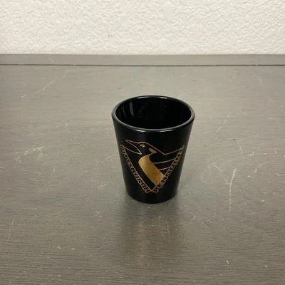 Pittsburgh Penguins NHL negro y dorado 2 oz vaso de chupito (tinta metálica) Foto 1 de 4