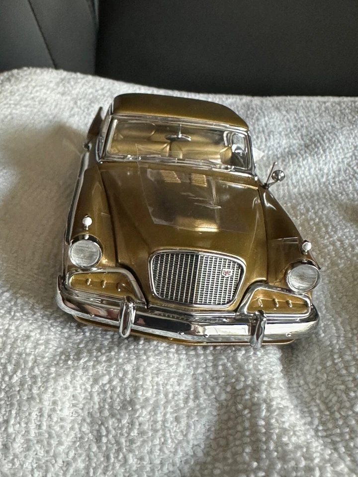 Danbury Mint 1957 Studebaker Golden Hawk 1/24 Scale - Image 1 of 4
