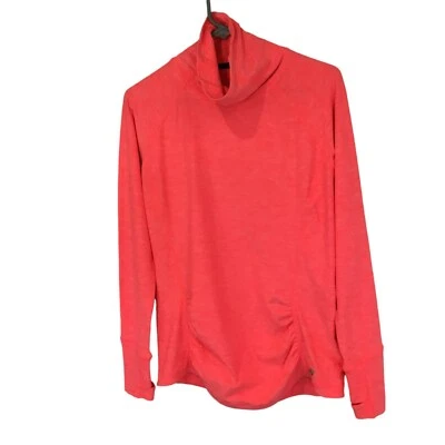 Moletom New Balance Training feminino gola alta média com furos no polegar coral - Imagem 1 de 4