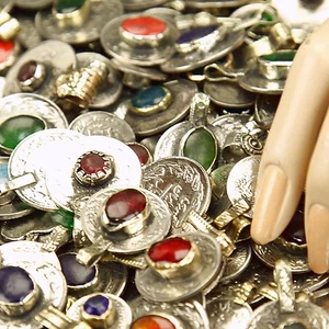 40 MONEDAS reales con joyas tribal danza del vientre tribu Kuchi - MEZCLADAS ((pulidas)) - Imagen 1 de 7