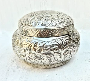 joyero antiguo vintage de latón diseño floral artículo coleccionable en relieve - Imagen 1 de 7