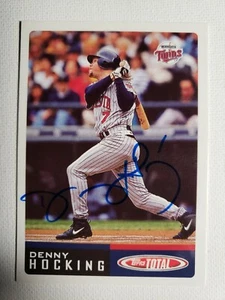 Carta autografa Topps Total Denny Hocking 2002 gemelli firmata #477 - Foto 1 di 2