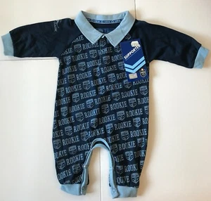 NUEVO TRAJE DE PIE DE BEBÉ BABY MAMPER DE NOVATO SOO SOO SOO SOO SOER NRL WALES NSW BLUES NRL - 00 - Imagen 1 de 1