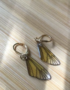 Pendientes inspirados en alas de mariposa en tonos marrones - Imagen 1 de 2