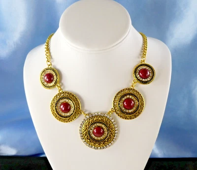 Pretty Crystal Cabochon Necklace Elegant Round Filigree Gold Tone - Image 1 of 4