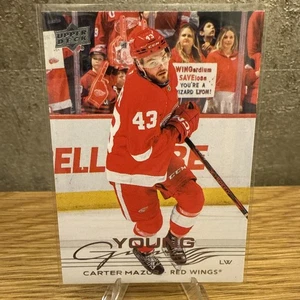 2025-26 Upper Deck Series 1 Carter Mazur Young Guns #204 Detroit Red Wings RC - Bild 1 von 2