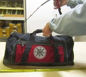 Nuevo Bolso de Lona Vintage Marlboro Grande 27" Rojo Bolso de Viaje Gimnasio - Imagen 1 de 5