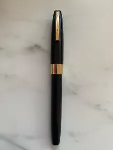Vintage Sheaffer 585 Fountain Pen USA 14K Nib 70's Black & Gold - Picture 1 of 6