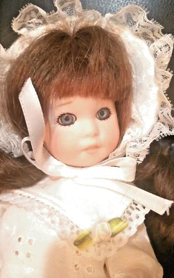Muñeca de porcelana SFBJ Paris de Phyllis Parkins 9" de alto Foto 1 de 3