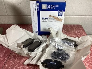 New Genuine General Motors Pad Kit 84757793 OEM - Picture 1 of 7