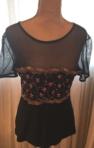 ADAM pour EVE VERY CUTE TOP, BEAUTIFUL COMBINATION OF FABRIC, STRETCH, FLOWER EM - Picture 1 of 6