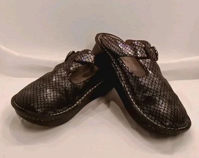 Alegria by PG Iridescent Mermaid Print Slip-On Clogs Womens Size 38 US 8 - 8.5 - Изображение 1 из 4