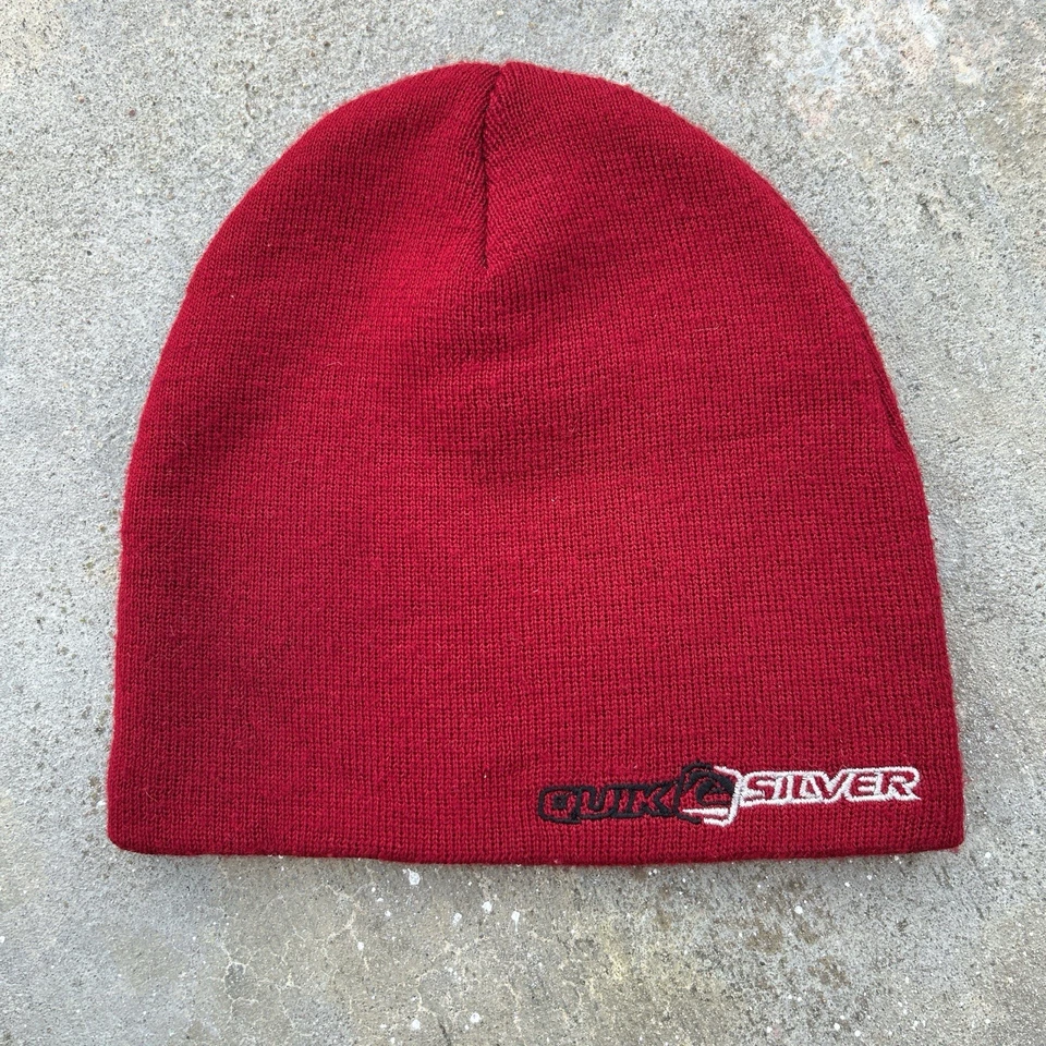 Gorro tejido rojo Quiksilver de colección de la década de 2000 acrílico surf skate sombrero Foto 1 de 4