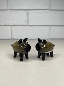 Miniature Pig Art Glass Figurine Set Of 2 Black With Dichroic Gold Cased Body - Picture 1 of 9