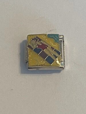 Playa - Relajarse - Dama tomando el sol en toalla - Eslabón de 9 mm para pulsera italiana con dije Foto 1 de 3
